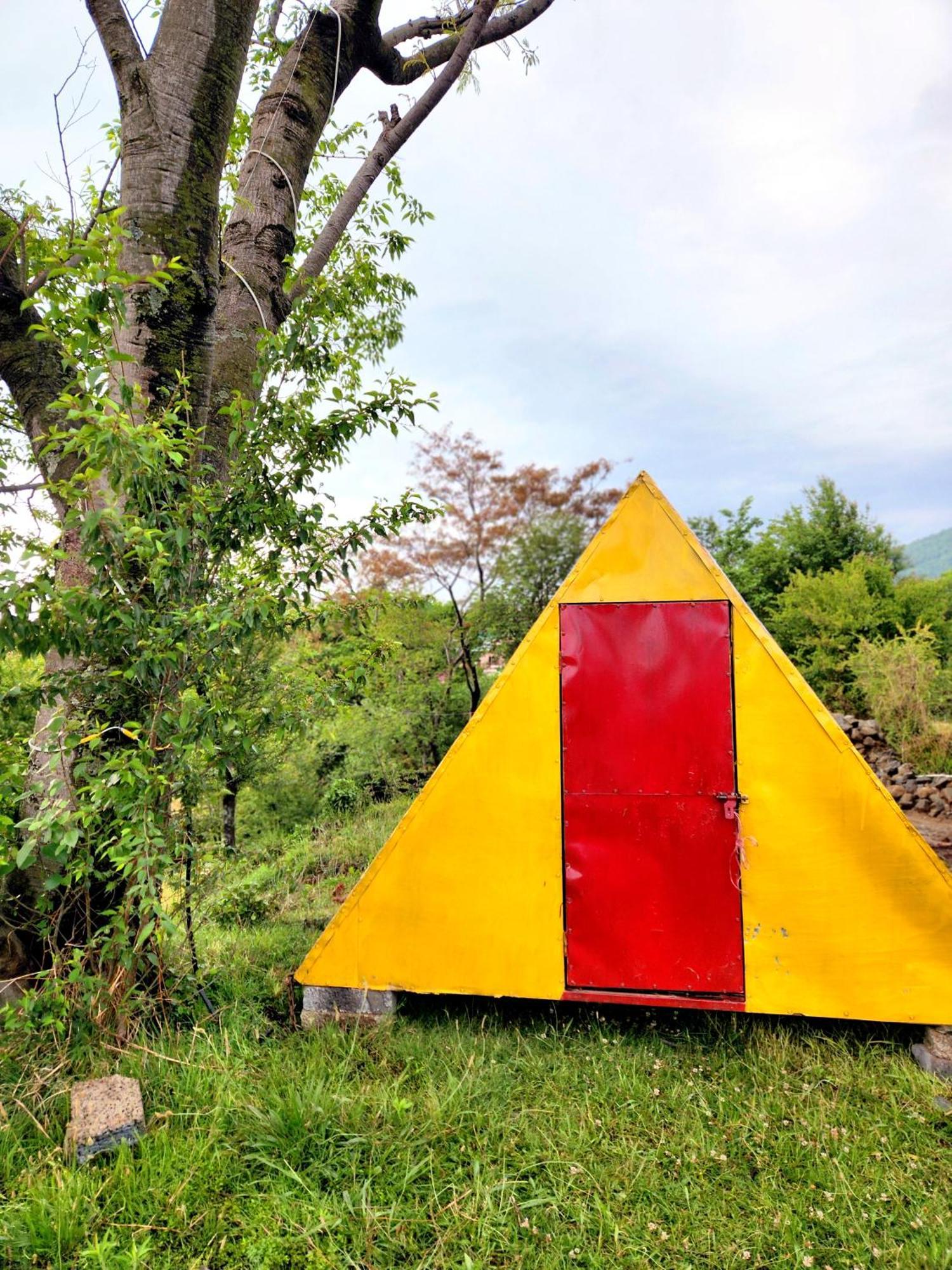 Hipostel Bir Albergue Pālampur Exterior foto